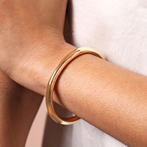 Close Up Model Shot Close Up Model Model Shot for the Chunky Open Bangle in Gold