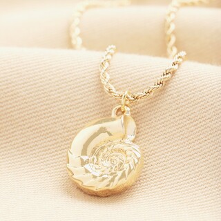 Swirl Shell Pendant Necklace in Gold