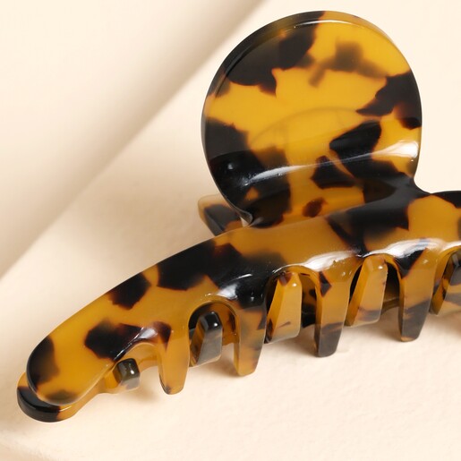 Long Tortoiseshell Hair Claw close up