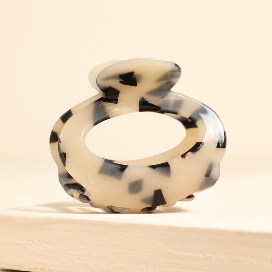 Tortoiseshell Oval Hair Claw