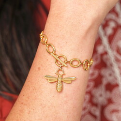 Chunky Bee Charm Bracelet in Gold