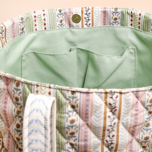 inside sage fabric of quilted bag