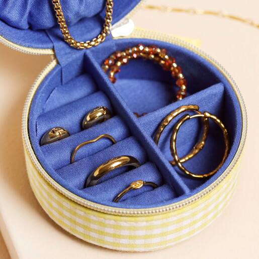 small compartments and ring rolls