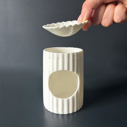 removable dish and ridged texture
