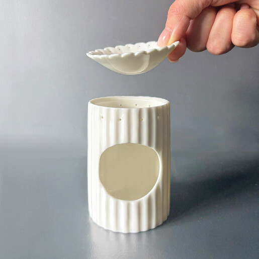 removable dish and ridged texture