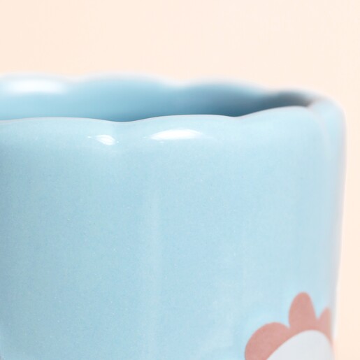 close up of blue scalloped edge