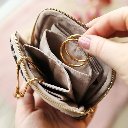 organisation of jewellery pouch