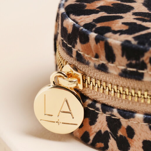 close of of circle zip in gold 