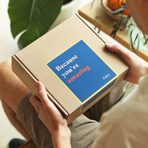 inside of hampeoutside packaging of hamperr