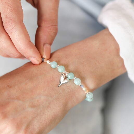 Green Heart Charm Beaded Bracelet in Silver
