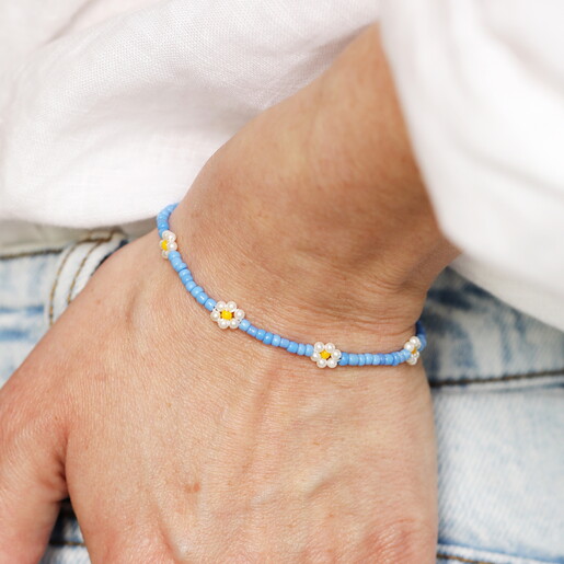 Stainless Steel Blue Beaded Flower Charm Bracelet in Gold