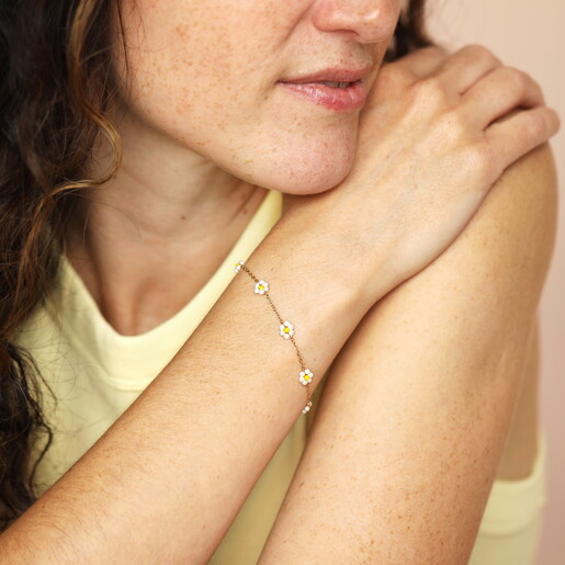 daisy chain bracelet in gold