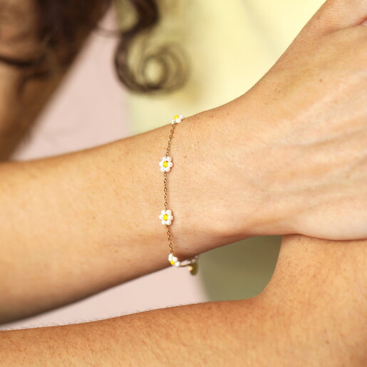 daisy chain bracelet in gold