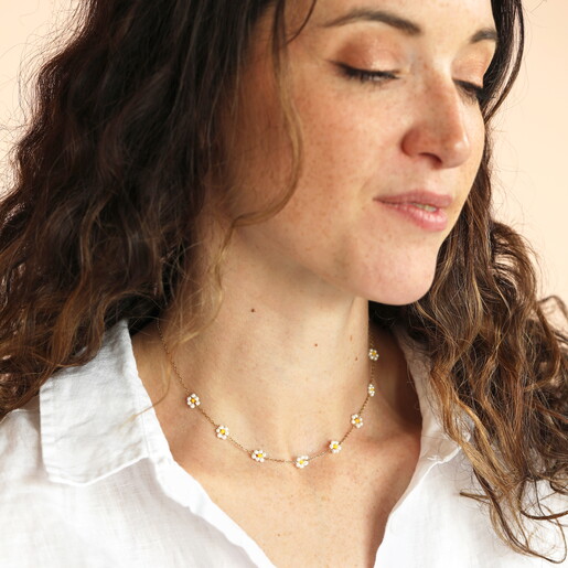 waterproof beaded daisy necklace in gold