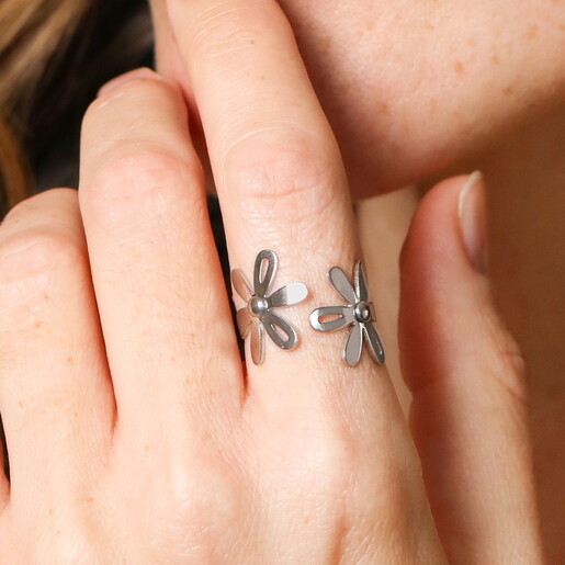 Stainless Steel Large Daisies Adjustable Ring in Silver