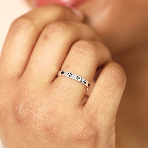 dog inspired everyday ring in silver close up on model's finger