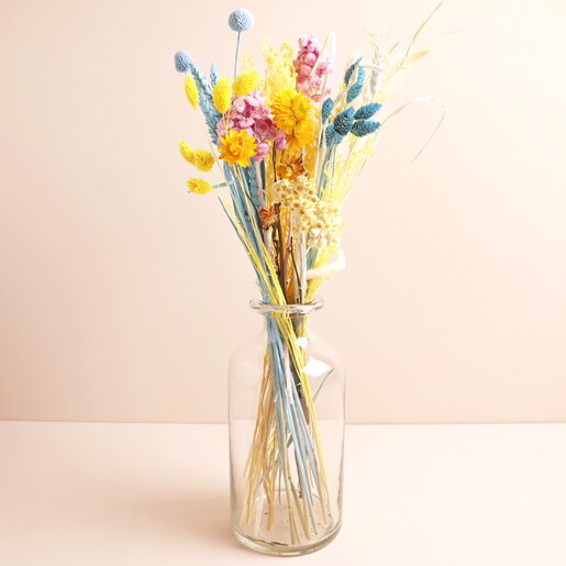 dried flowers in vase