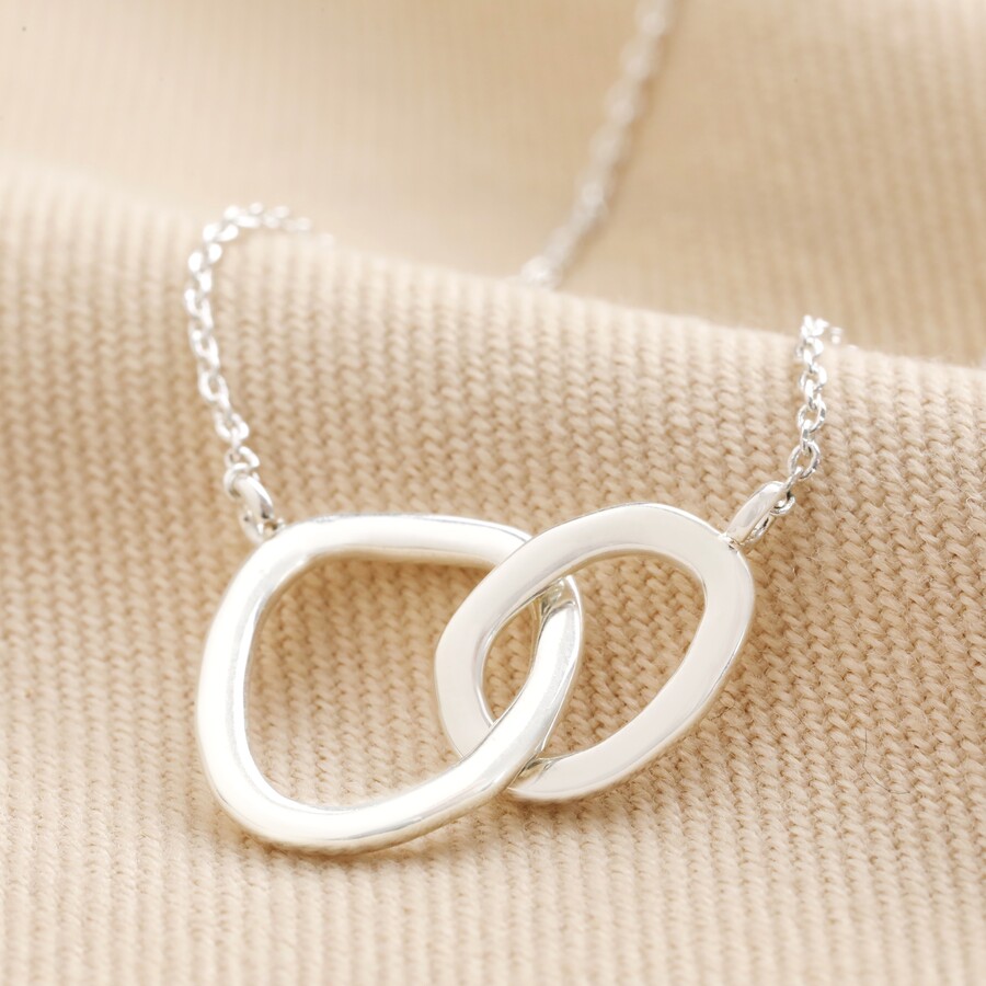 Organic Interlocking Hoops Necklace in Silver | Lisa Angel